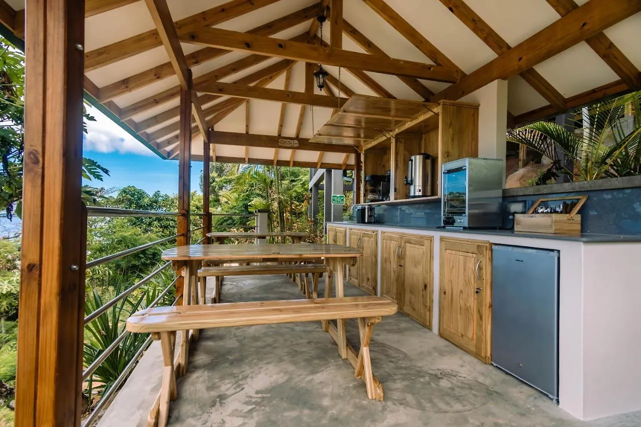 Paradise Chalets Yoga & Wellness Takamaka Hotel