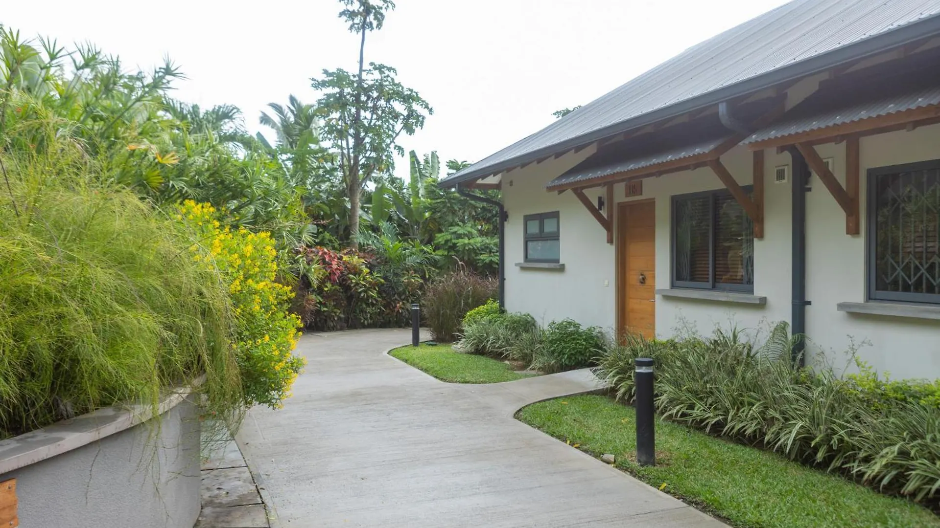 Paradise Chalets Yoga & Wellness Takamaka 0*,  Seychelles